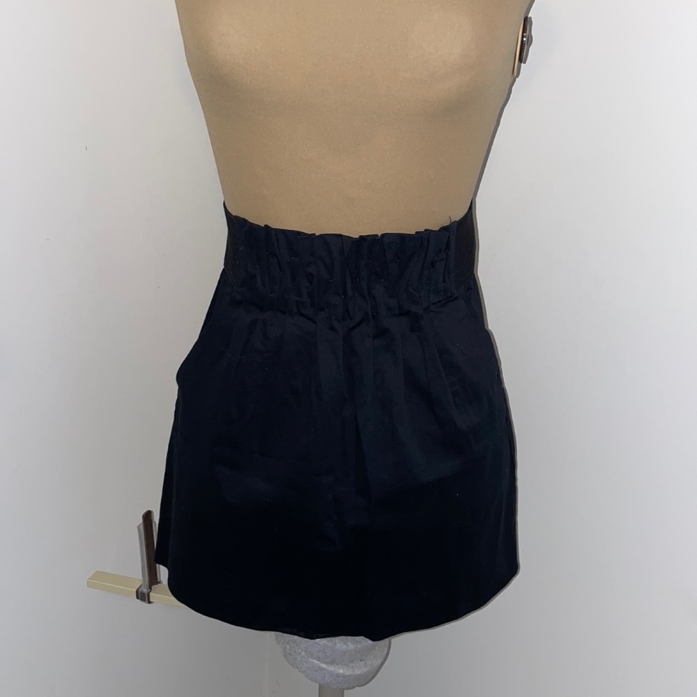 POCKETS! Waited elastic black skirt